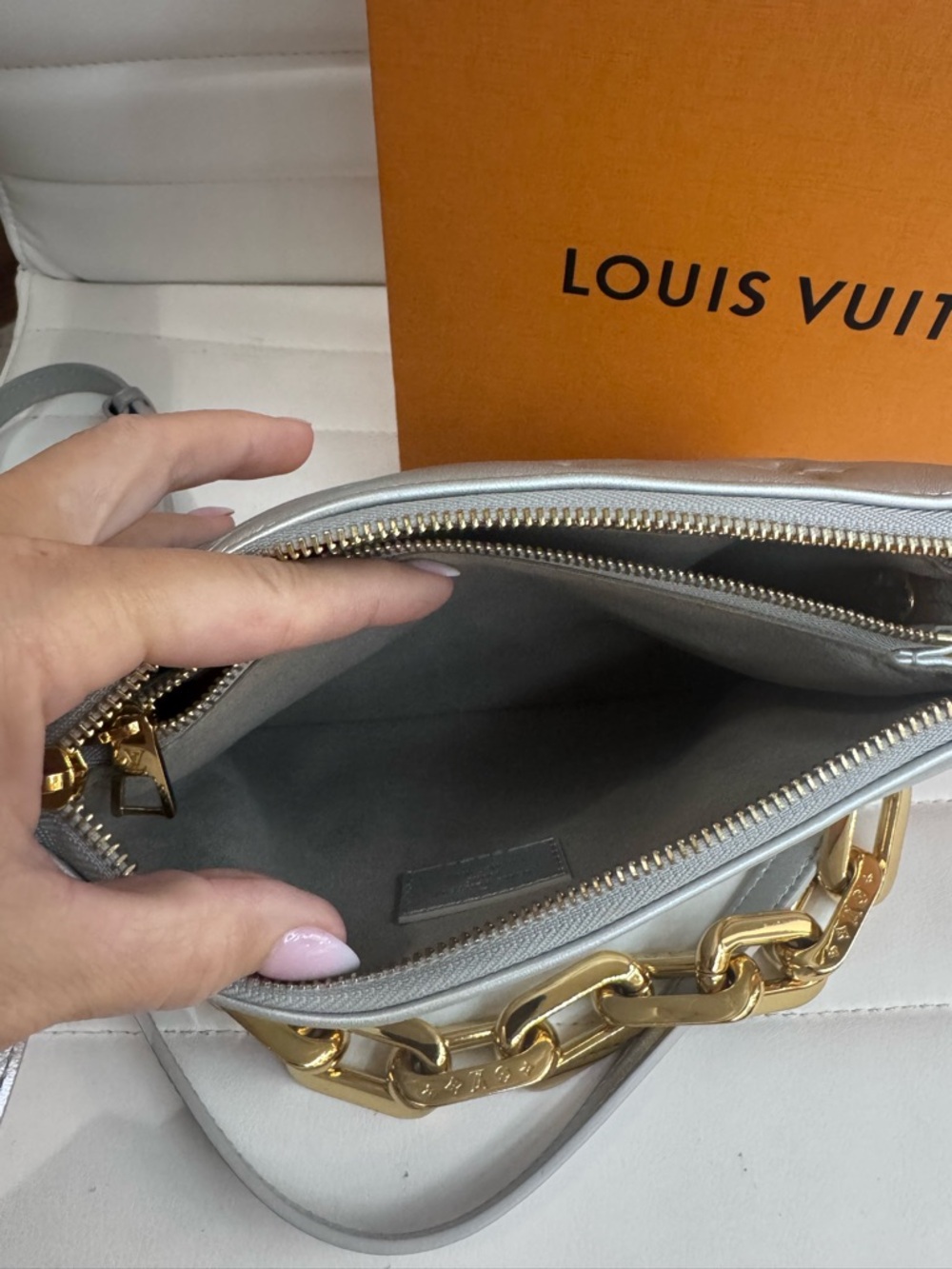 Louis Vuitton Limited edition Silver Coussin - Picture 3 of 8